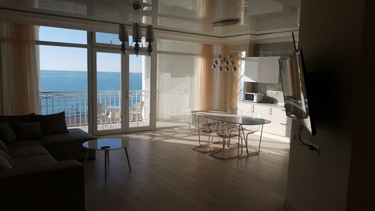 J.R Apartment In The Sea 바투미 외부 사진